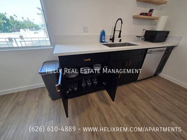 Building Photo - 1313 Huntington Dr