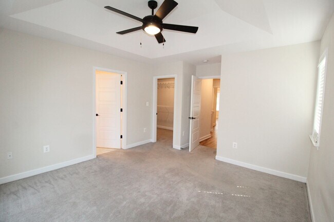 Building Photo - Spacious 4 Bedroom, 3.5 Bath Townhome with...