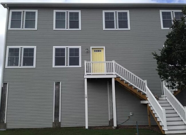 Building Photo - 18 Ormerod Ave