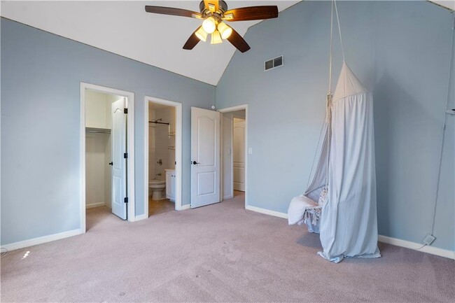 Building Photo - 3713 Lake Edge Dr