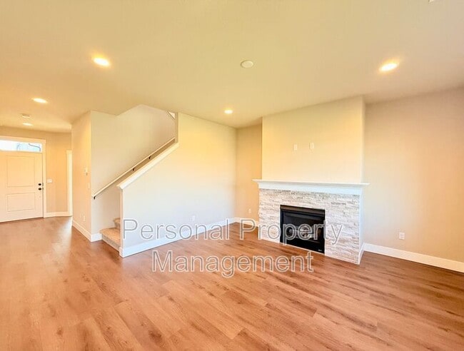 Building Photo - 8728 N 1st St