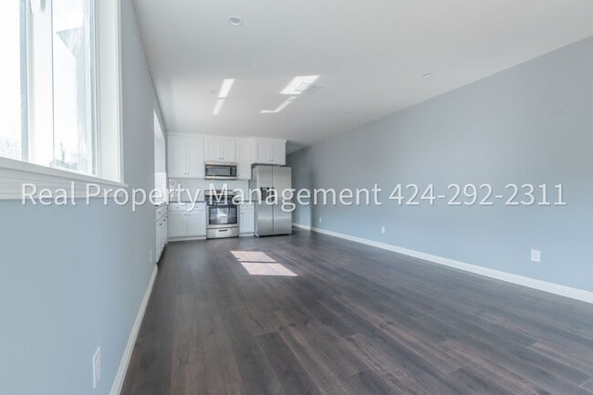 Building Photo - 1352 E 23rd St