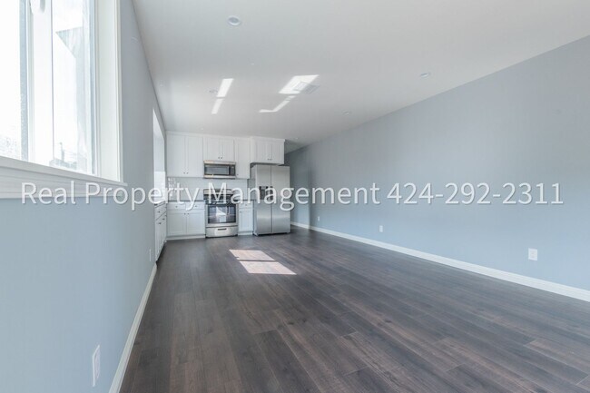 Building Photo - 1354 E 23rd St