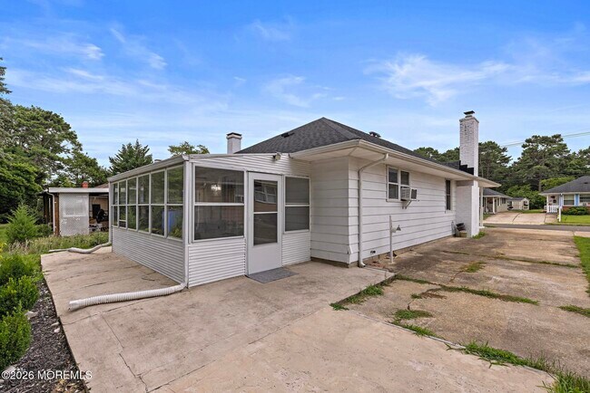Building Photo - 2264 Hovsons Blvd