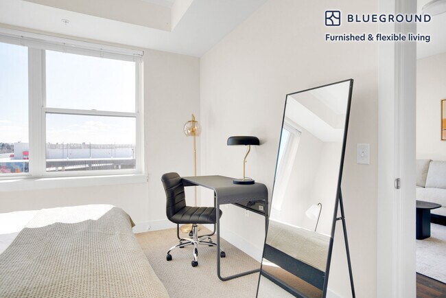 Building Photo - 985 Albion St