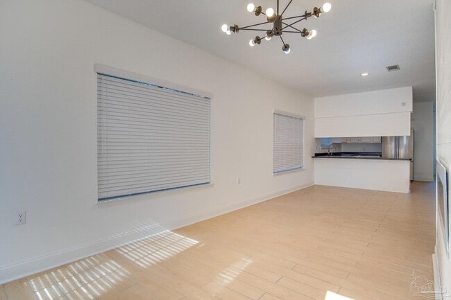 Building Photo - 1200 Jasper St