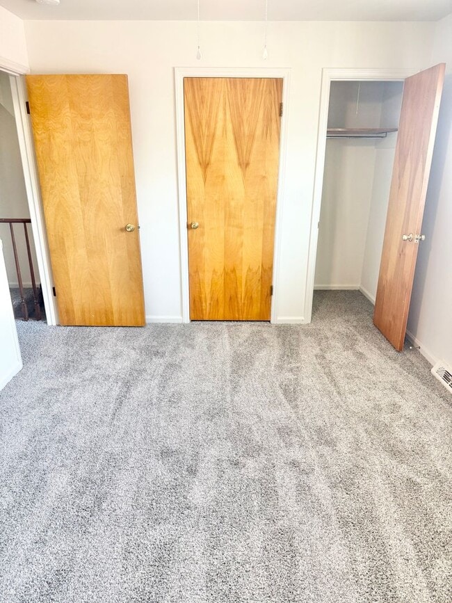 Building Photo - Adorable 2 Bedroom Convenient to I-29, Shopping & More!