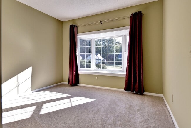 Building Photo - 164 Old Field Rd