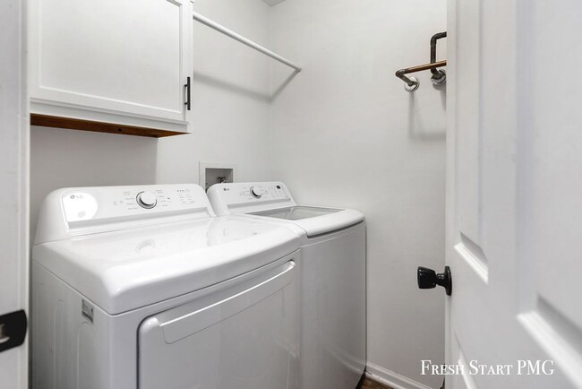 Building Photo - Comfortable Living in the Heart of Holland!