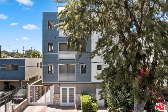 Building Photo - 6815 Baird Ave