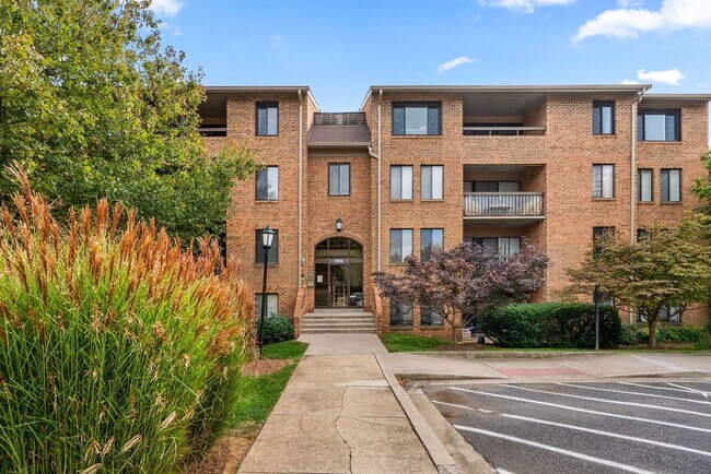 Primary Photo - 2 Bed 1.5 Bath - Georgetown Village Condo ...