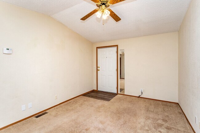 Building Photo - Charming Home on a Spacious Lot with No HOA!
