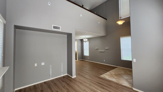 Building Photo - 2 Bedroom Townhome at the Artisan Village ...