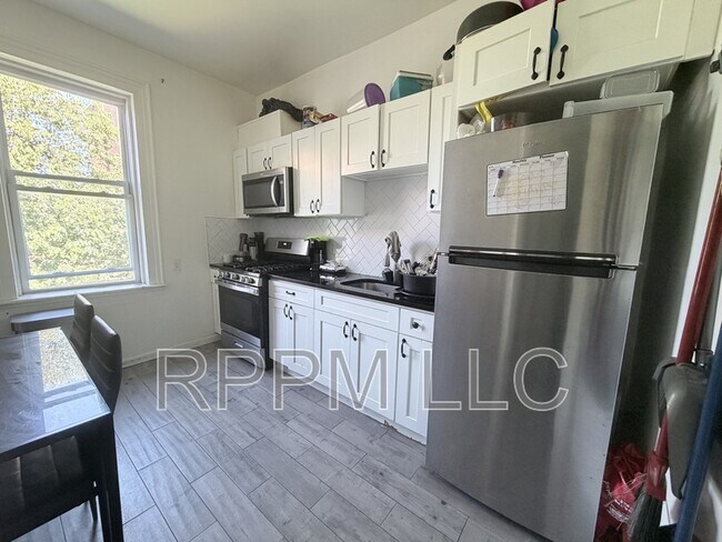 Building Photo - 512 56th St