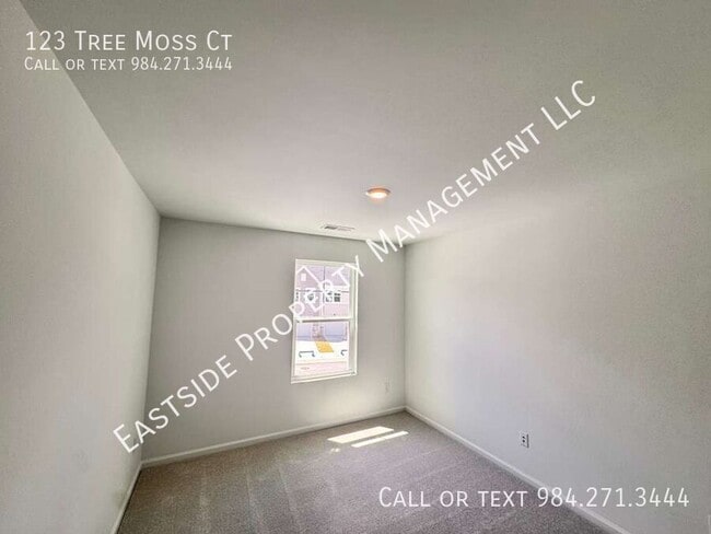 Building Photo - 123 Tree Moss Ct