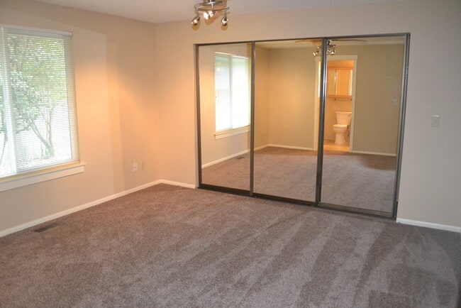 Building Photo - Beautiful Home w/Fenced Yard, Garage Is Minutes Away from Nike, Intel & MORE!