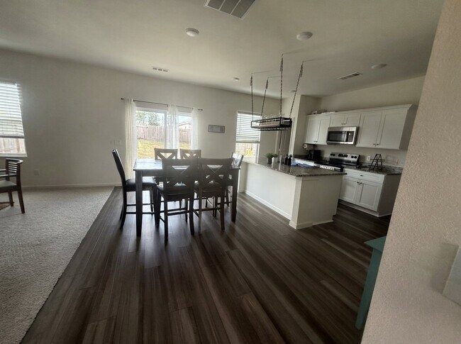 Building Photo - 21655 Cottage Ln