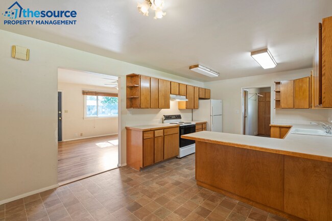 Building Photo - Students Welcome! 3 Bedroom Ranch with Big Back Yard