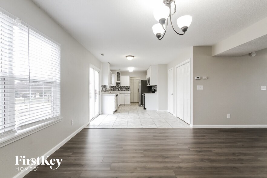 Building Photo - 5323 Alameda Rd