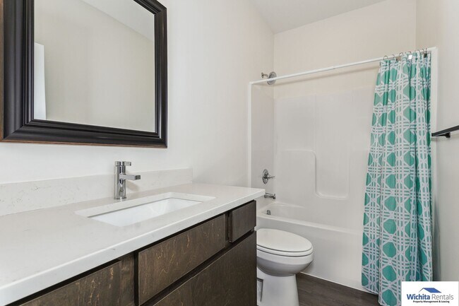Building Photo - 3 bed, 2 bath patio home