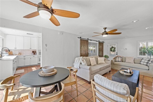 Building Photo - 642 S Mountain View Dr