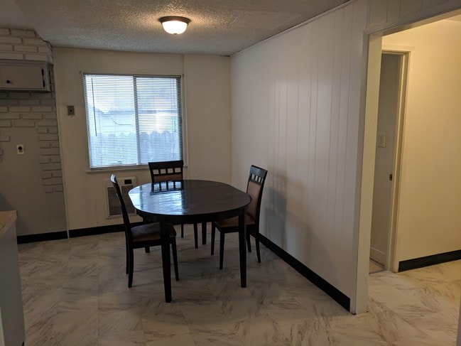 Building Photo - 2518 Knox Ave