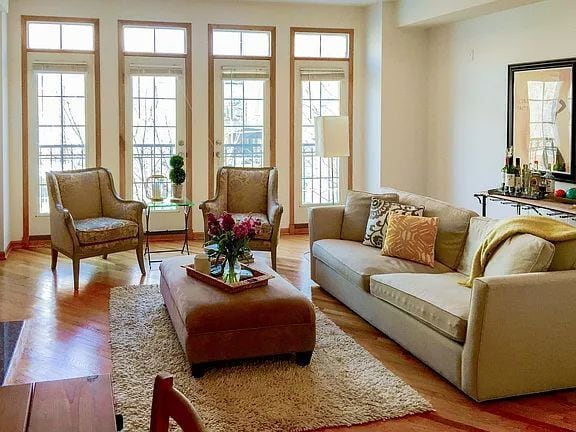 Building Photo - 1319 W Belmont Ave