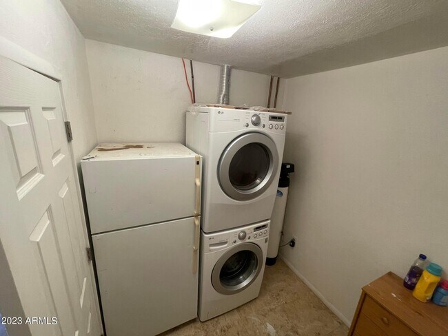 Building Photo - 1308 E Monroe St