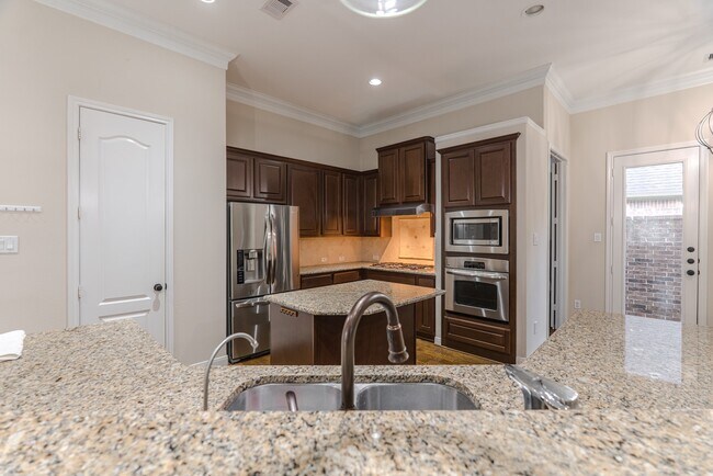 Building Photo - 34 Danby Place