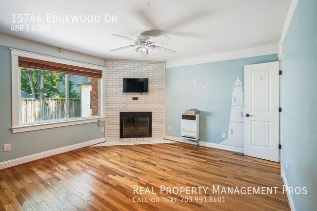 Building Photo - 15744 Edgewood Dr