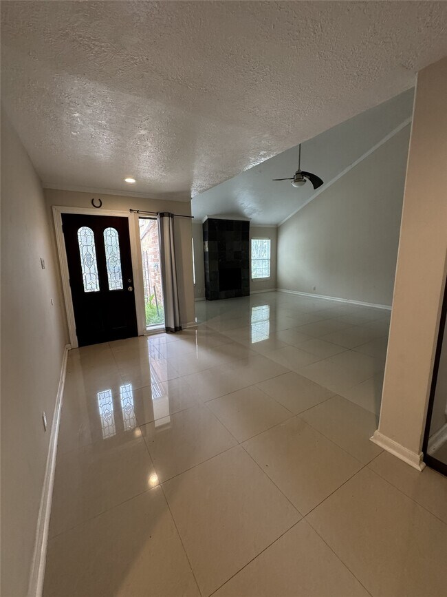 Building Photo - 11322 Briar Forest Dr
