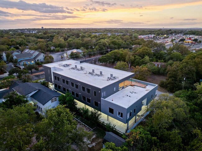 Building Photo - 5515 Humming Bird Ln