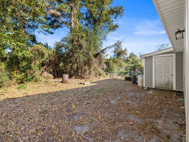 Building Photo - Townhome Beauty!
