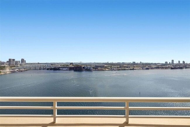 Building Photo - 808 Brickell Key Dr