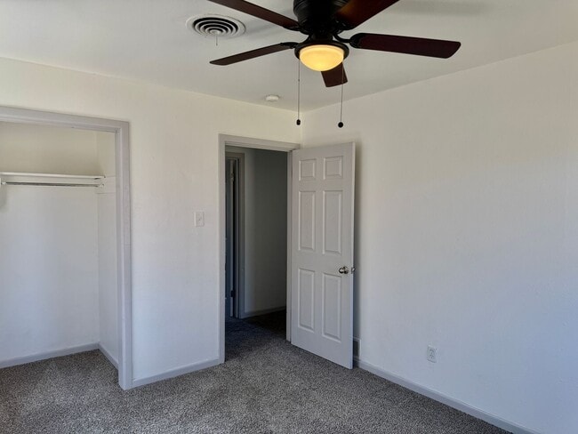 Building Photo - Adorable 3/1.5/1 in Great Location! Minutes from Tech and Hospitals!