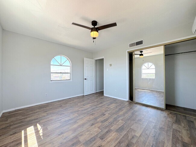 Building Photo - Central El Paso 2bed/1.5bath REFRIG A/C!