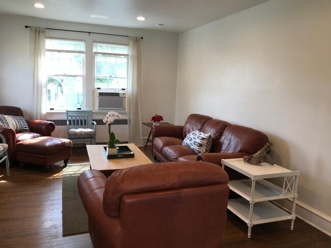 Living room - 2344 Huntingdon Pike