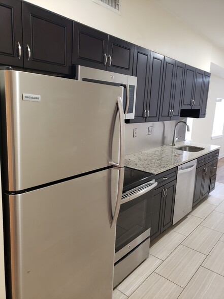 Building Photo - 319 Market St