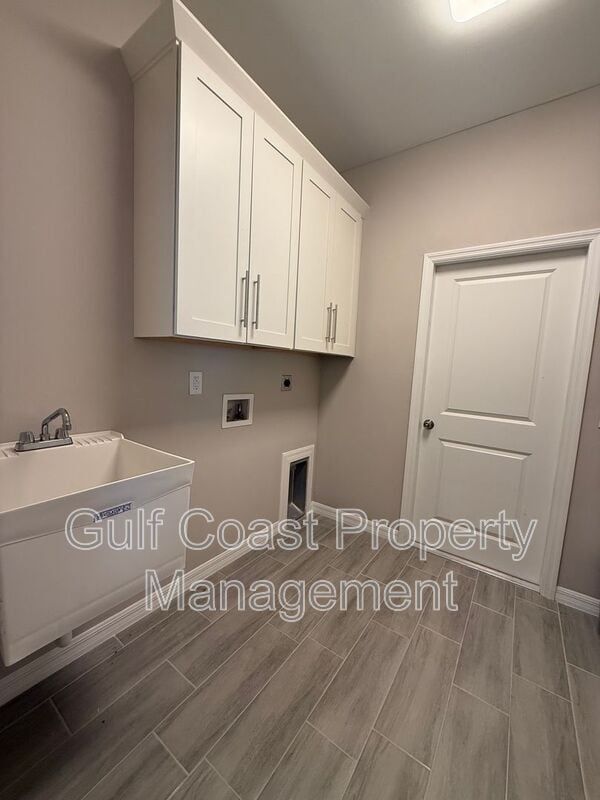 Building Photo - 2609 NE 5th Pl