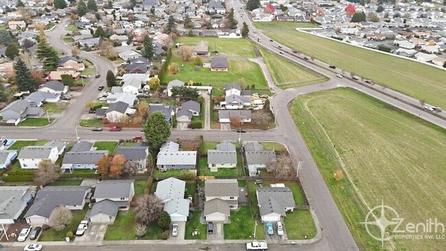 Building Photo - 16113 NE 4th Way