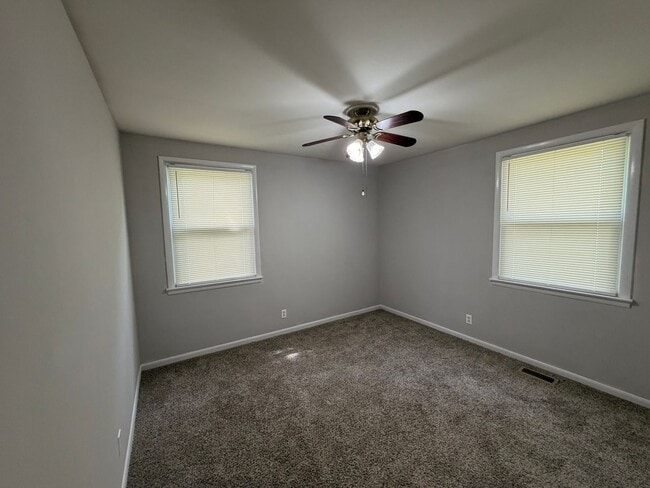 Building Photo - Available Immediately! 3 Bedroom 1 Bath + Bonus & Screened in Porch
