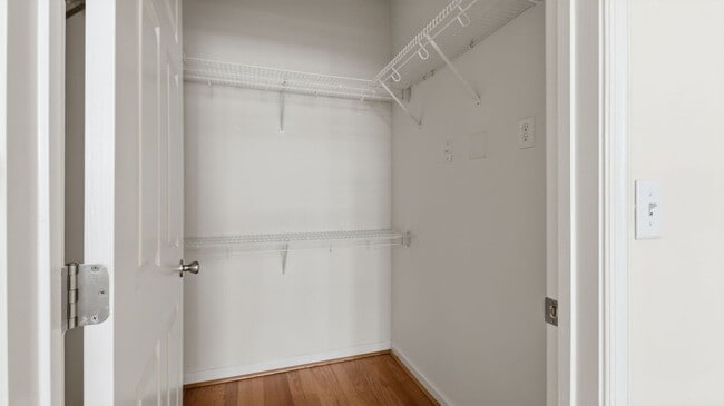 Building Photo - RENOVATED 1 BEDROOM 1 BATH CONDO IN THE COLONNADE IN KENTLANDS