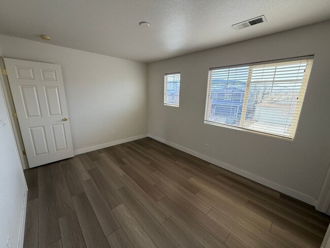 Building Photo - 3 Bedroom 2.5 Bathroom Home in Northwest Reno!