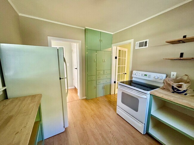 Building Photo - Amazing Home in Tahoma Terrace!