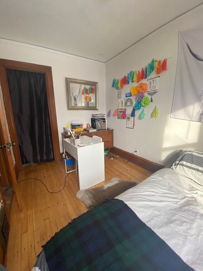 Building Photo - 319 E Montana St