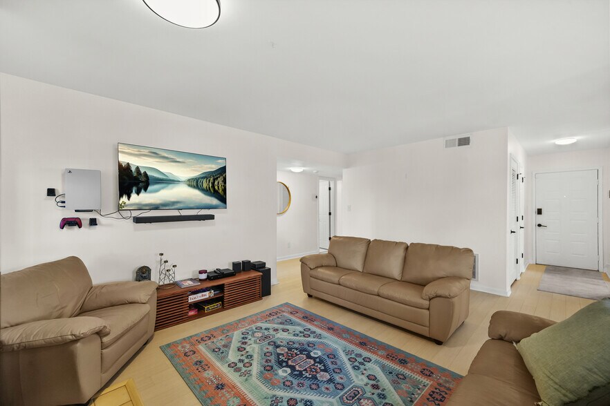 Building Photo - 1242 Weatherstone Dr NE
