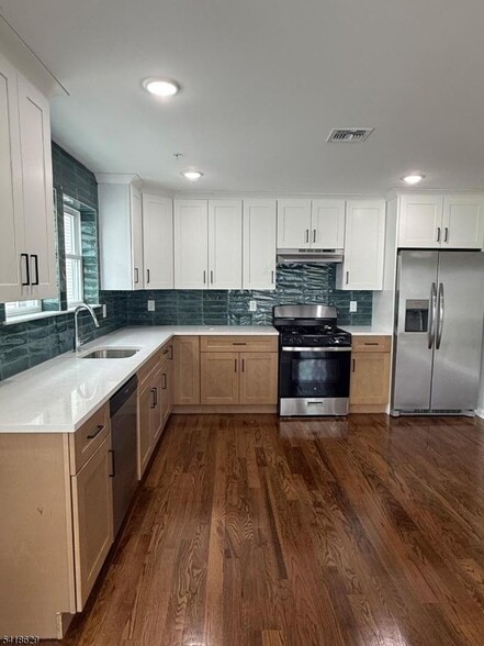 Building Photo - 140 Littleton Ave