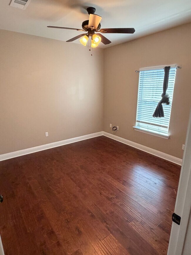 Building Photo - 5748-5748 Cameron Blvd