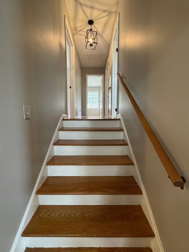 Building Photo - Beautiful 4/3 House with Bonus Room in Wes...
