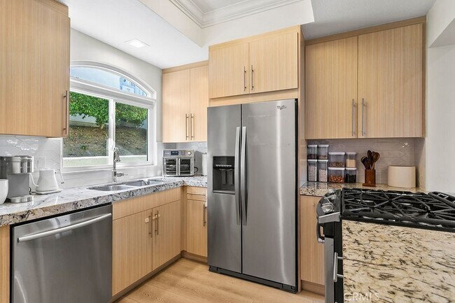 Building Photo - 30902 Club House Dr